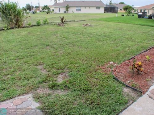 516 4 Ter, Cape Coral FL  33909-0020 exterior