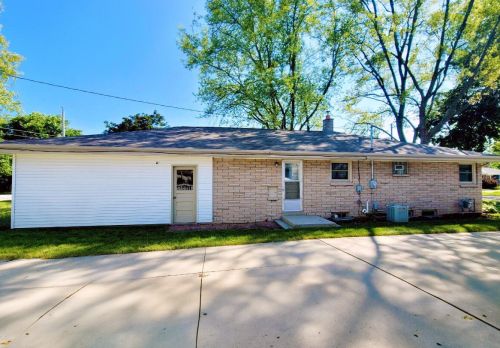 7824 Verona Ct, Milwaukee WI  53219-3860 exterior