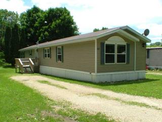 212 Buffalo St, Strawberry Point IA  52076-9606 exterior
