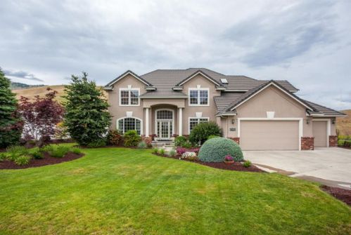 2018 Broadhurst Pl, Wenatchee, WA 98801-8209
