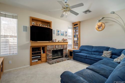 27543 Courtview Dr, Santa Clarita CA  91354-1601 exterior