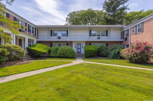 15 Milford Ln, Airmont, NY 10901-7924