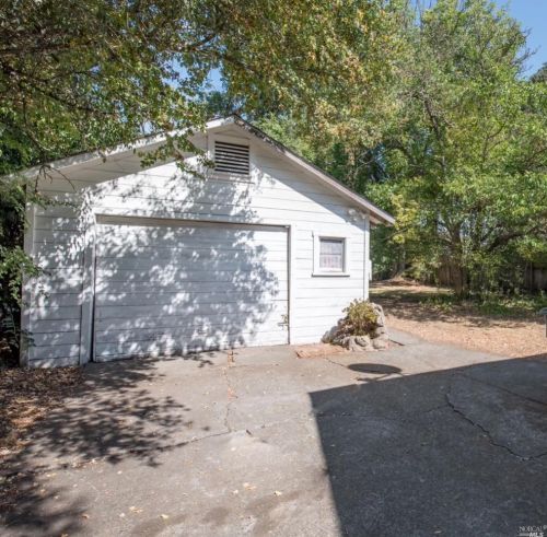 219 Hewett St, Santa Rosa, CA 95401-6113