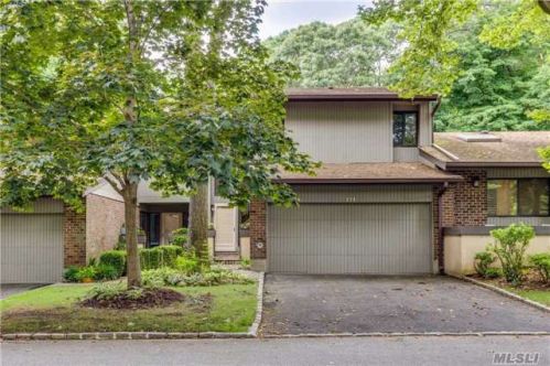 271 Vista Dr, Muttontown, NY 11753-2808