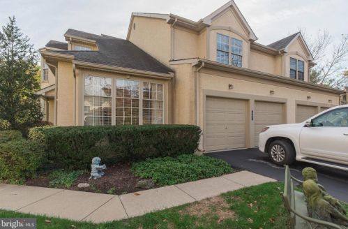542 Red Oak Dr, Melrose Park, PA 19027-1348