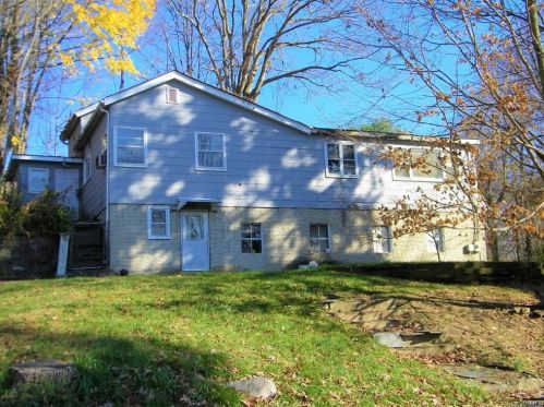 2 Narcissus Dr, Mahopac, NY 10541-5332