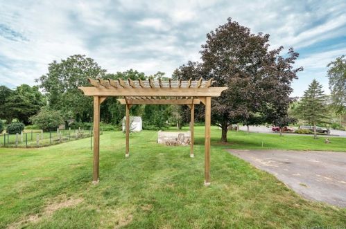 433 Newfield St, Middletown CT 06457-1830 exterior