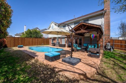1529 Lindby Dr, Lewisville TX  75028-3624 exterior