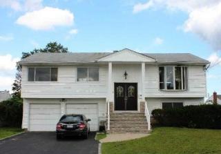3807 Oceanside Rd, Rockville Centre, NY 11572-5940