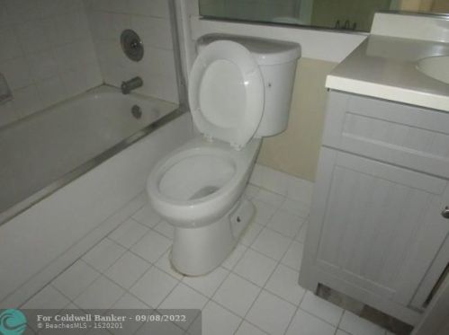 1576 151st Ave, Hollywood FL  33027-2371 exterior