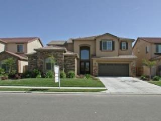 1407 Via Marbella Dr, Fresno, CA 93730-8810