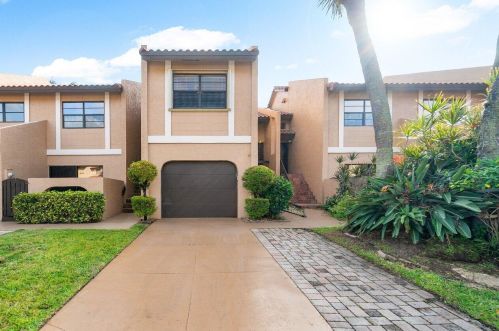 21092 Las Brisas Cir, Boca Raton FL  33433-4820 exterior