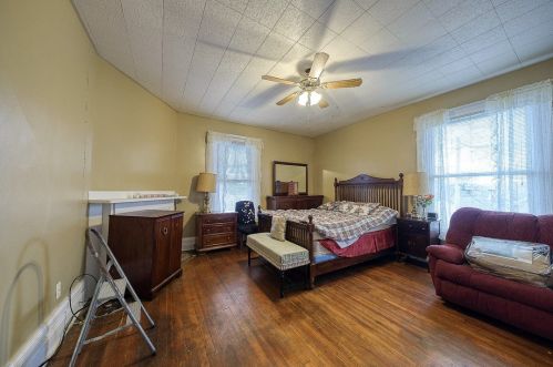 725 10th Ave, Whitaker PA  15120-1922 exterior