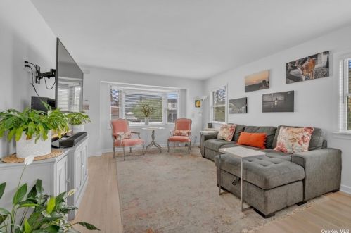 604 Clinton St, North Bellmore, NY 11710-3931