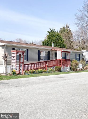 1 Peach Ln, Carlisle, PA 17015-7854