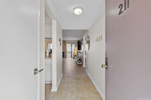 15215 Magnolia Blvd, Van Nuys, CA 91403-1157