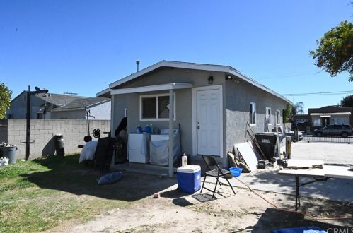 8209 Olanda St, Paramount CA 90723-2721 exterior