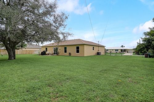 511 26th Ter, Cape Coral, FL 33904-2824