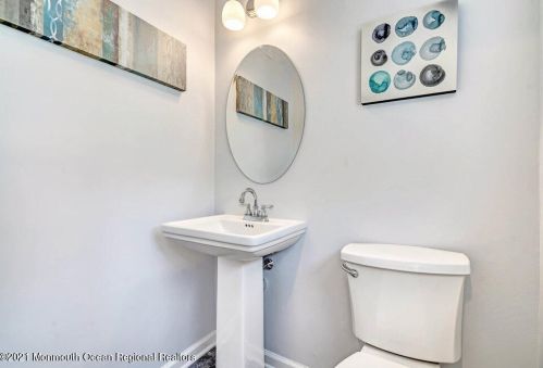 5 Coach Dr, Hazlet NJ  07730-1806 exterior