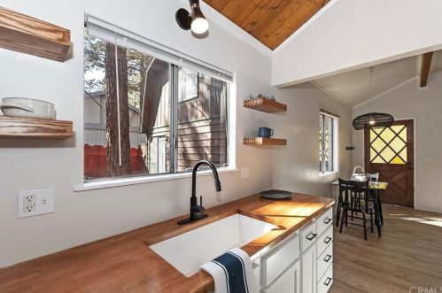 926 Barker Blvd, Big Bear City CA  92314-9568 exterior