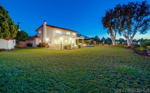 7060 Dennison St, San Diego CA 92122-2431 exterior