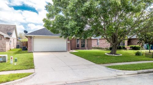 123 Arrowhead Dr, Greenville, TX 75402-3034