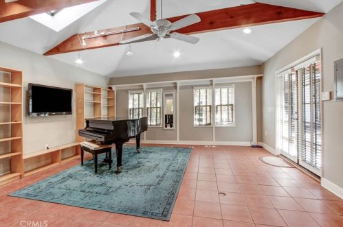 11805 Hartsook St, North Hollywood CA  91607-3215 exterior