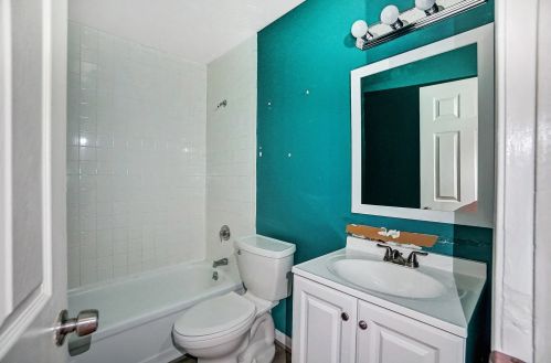 19 Plymouth Ln, Covington KY 41018-2757 exterior