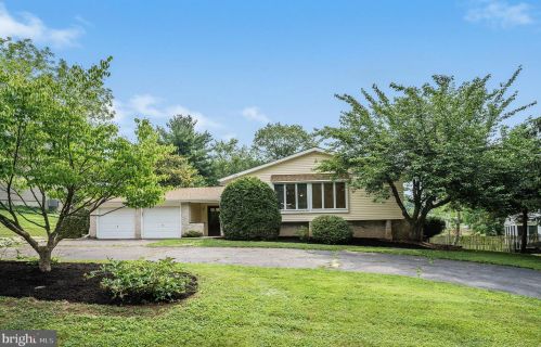 721 Mourning Dove Rd, Norristown, PA 19403-1818