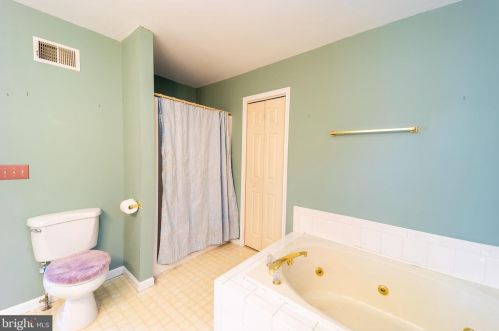 20 Gideon Ln, Falling Waters WV exterior