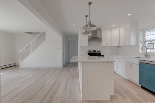 27 Walnut Ln, Hicksville NY  11801-5737 exterior