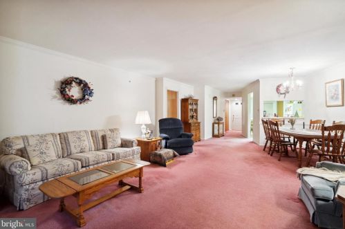 1813 Steamboat Sta, Southampton, PA 18966-4185