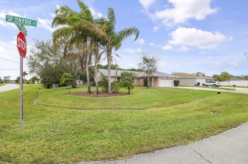 5910 Bayou Ct, Fort Pierce, FL 34986-3642