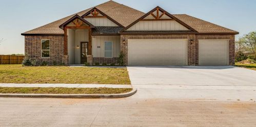 417 College St, Pilot Point, TX 76258-4412