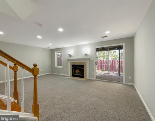 7294 Olde Lantern Way, Springfield VA  22152-3569 exterior