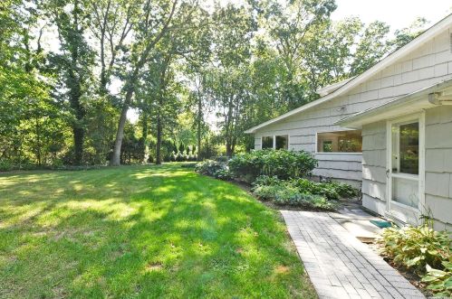 19 Montrose Pl, Huntington Station NY 11747-3403 exterior