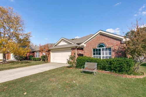 3208 Silent Creek Trl, Hurst, TX 76053-7538