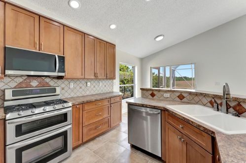 14350 11th St, Hollywood FL  33027-6148 exterior