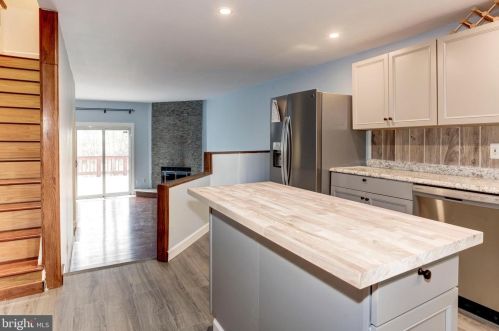 11295 Silentwood Ln, Herndon, VA 20191-4138