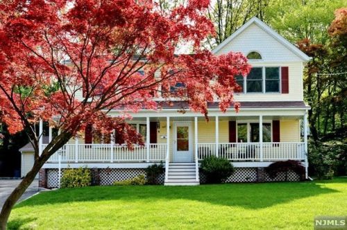 669 Hickory St, Westwood, NJ 07676-4022