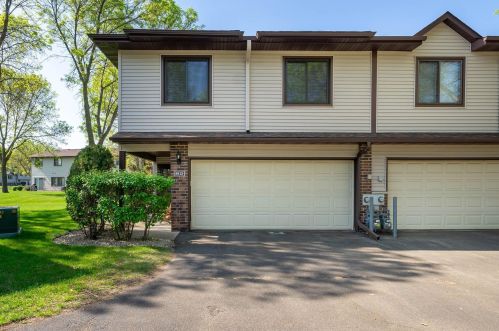 8815 Maplebrook Ct, Minneapolis, MN 55445-1935