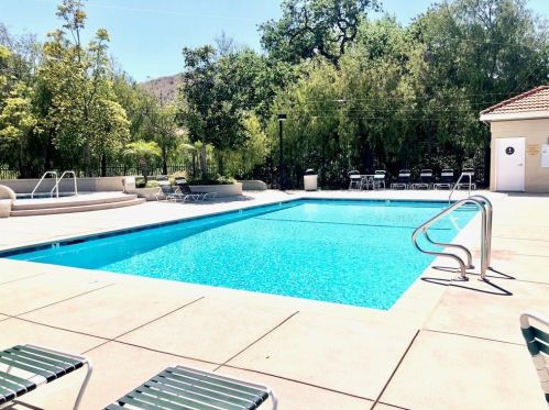 136 Valero Cir, Calabasas CA  91377-5551 exterior