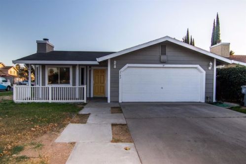 2742 Turpin Ave, Riverbank, CA 95367-2894