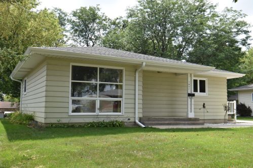 1647 Rushmore Dr, Waukesha WI  53188-2213 exterior