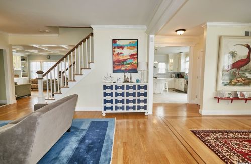 18 Pinewood Ln, New Hyde Park NY  11040-3321 exterior