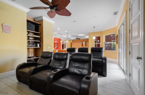 670 1 St, Naples FL 34117-5106 exterior