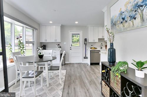 6401 Limerick Ct, Springfield VA  22152-1944 exterior