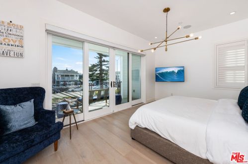 130 Balboa Blvd, Newport Beach CA  92661-1118 exterior