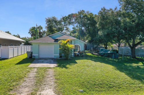 2525 89th Ave, Vero Beach, FL 32966-5072