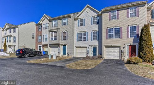 254 Country Ridge Dr, Red Lion, PA 17356-8866